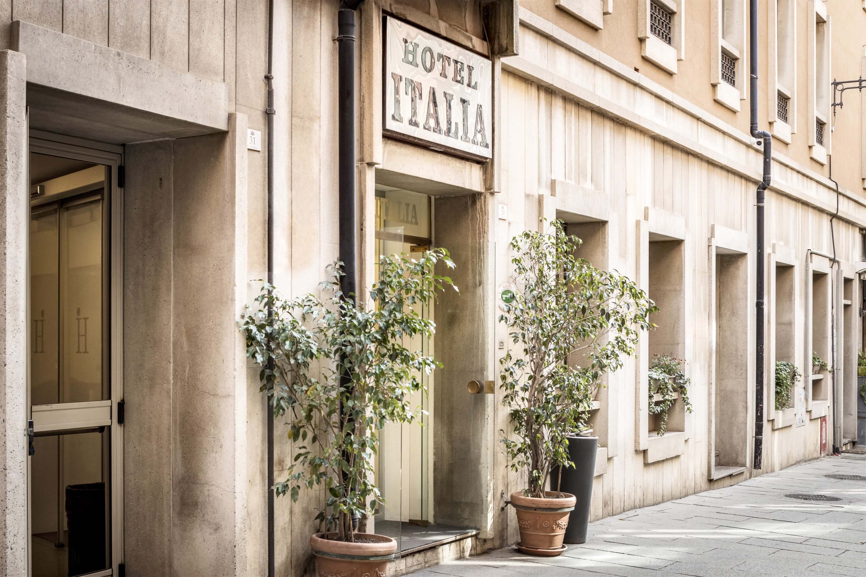 a picture of Hotel Italia front door